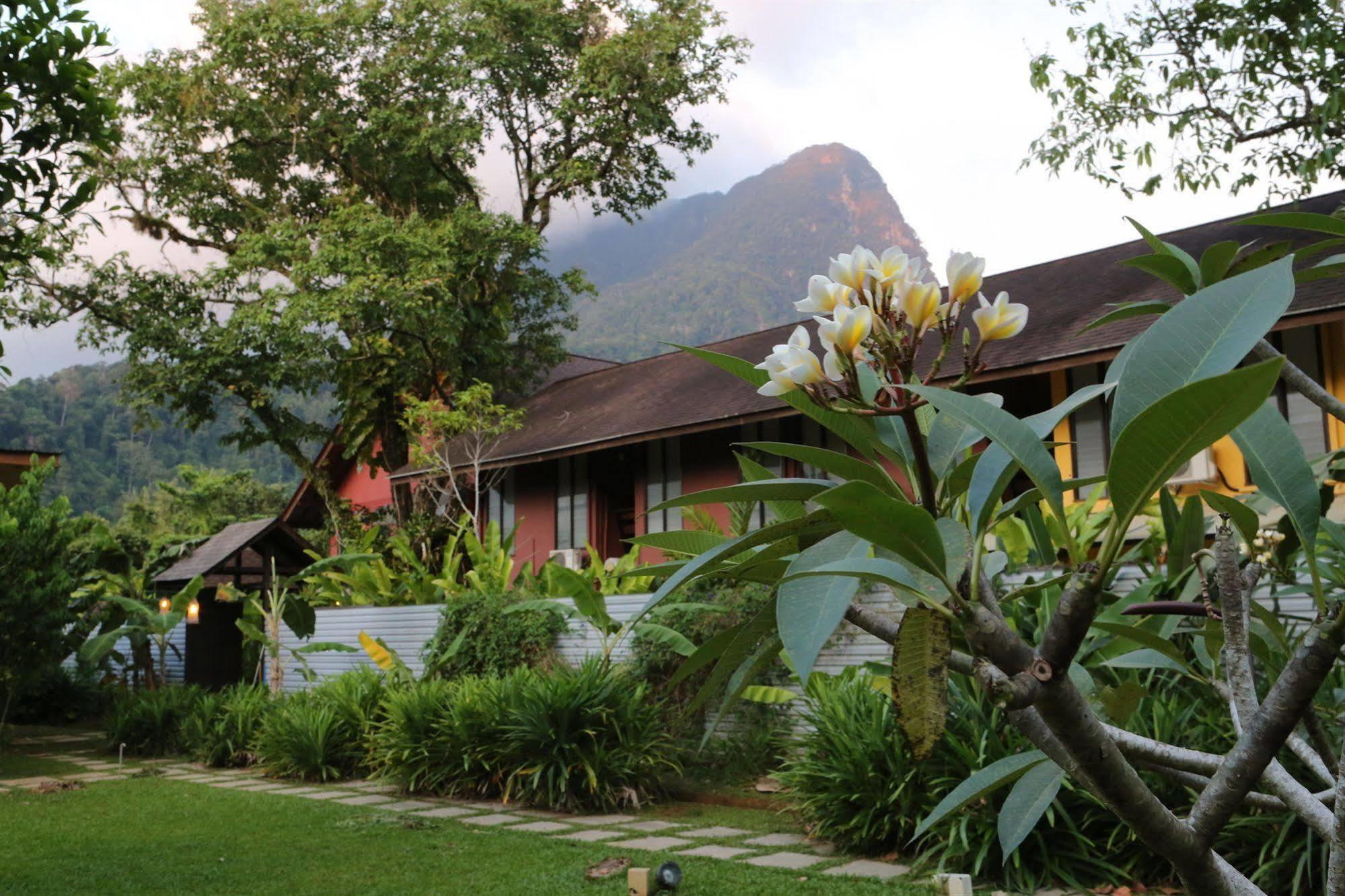 The Village House Santubong Kültér fotó